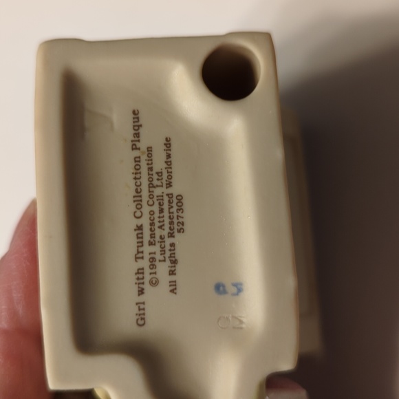 NIB Porcelain "Girl with toy chest" #527300 - Picture 7 of 8